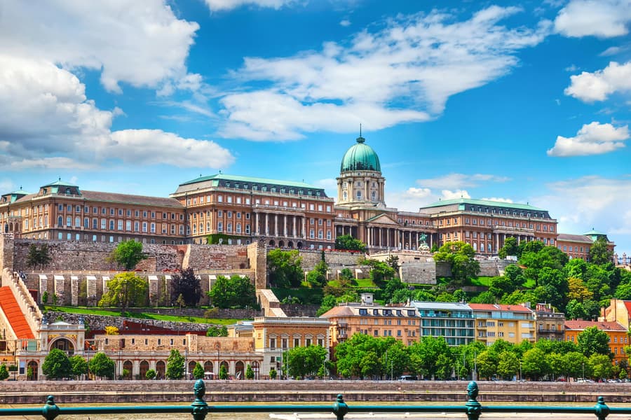 Buda Italian Guided Walking Tour, at Starbucks Castle