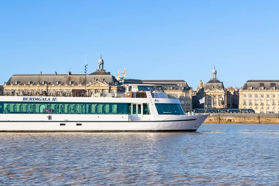 1.5-Hour Bordeaux River Cruise with Wine and Canelé Tasting, Bordeaux