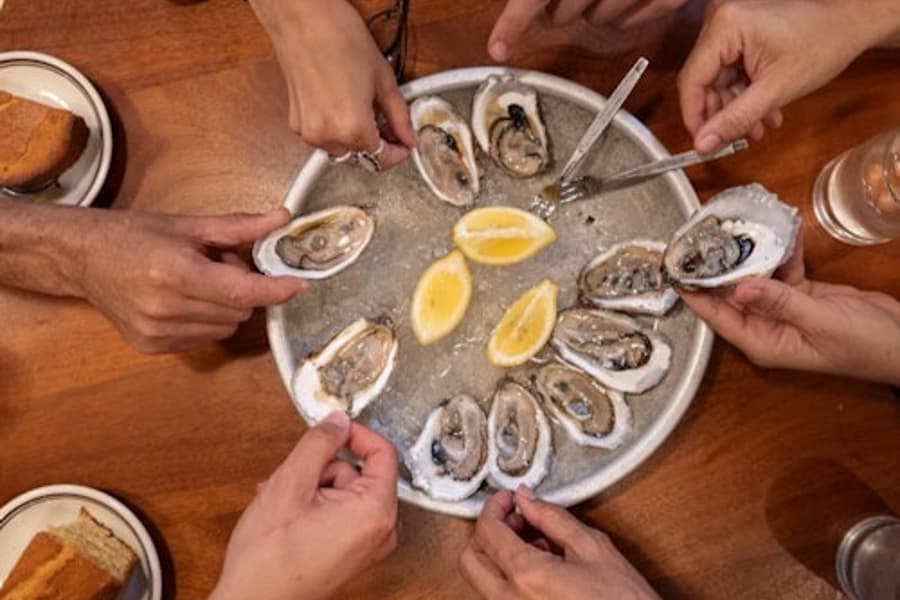 Boston: Seaport District Guided Seafood Tour + Tastings, Boston