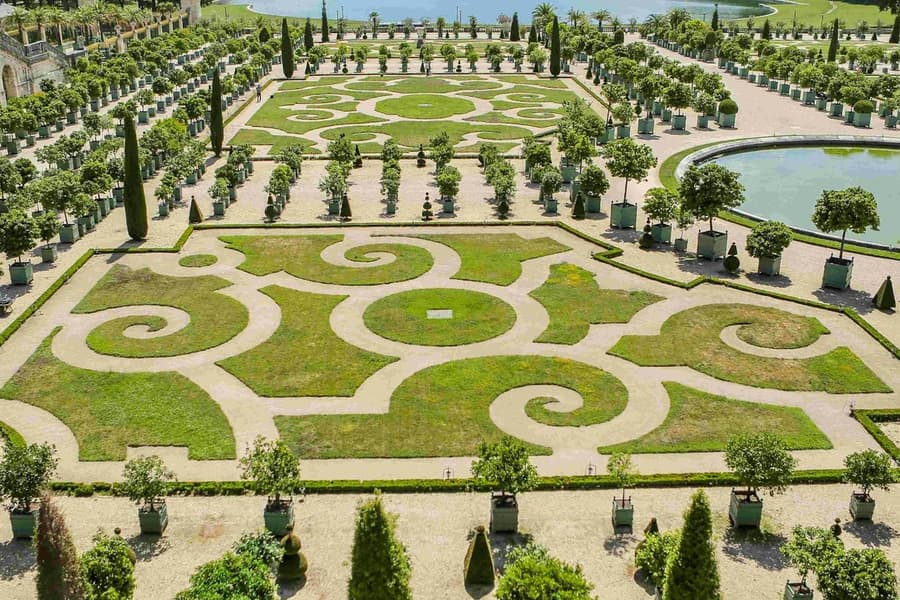 Palace of Versailles: Roundtrip Transport Only tickets