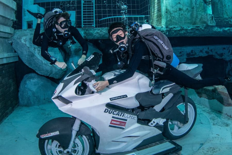 Deep Dive Dubai: Discover Scuba Diving for Beginners, at Deep Dive Dubai