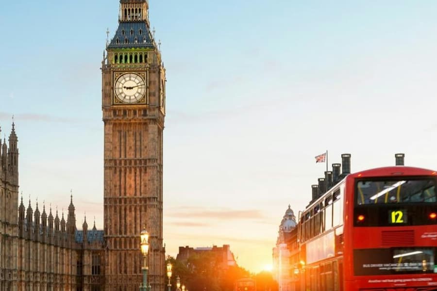 London Top 30 Landmarks: Guided Walking Tour tickets at London City Tours