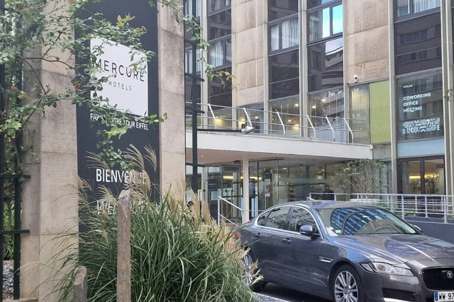 Paris: Shared Shuttle Transfer from Paris Montparnasse Station to CDG Airport