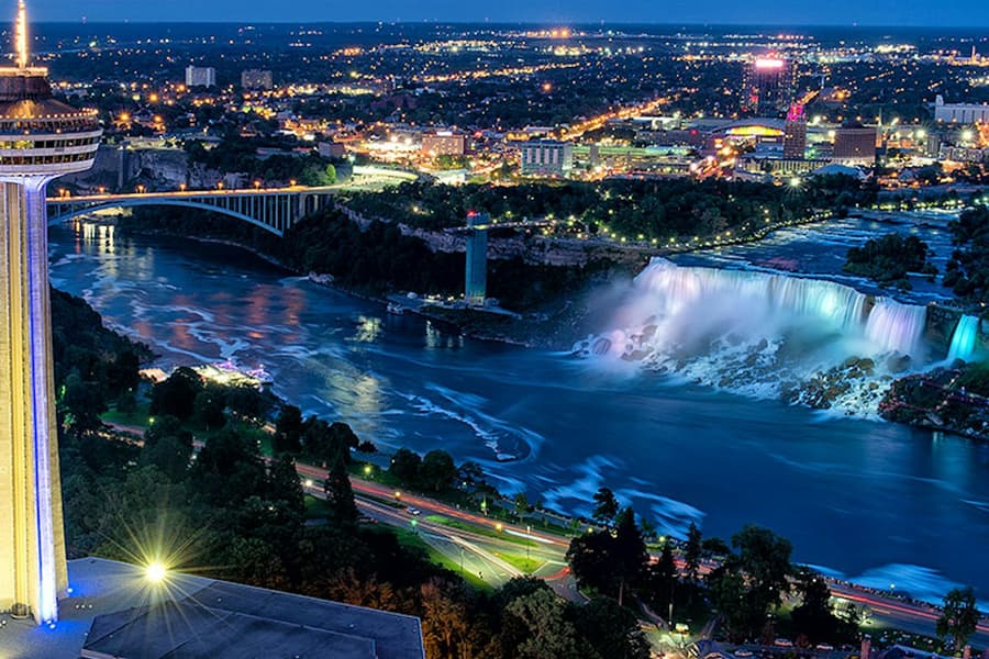 Niagara Adventure Theatre + Niagara Falls: Skylon Tower Observation Deck, Niagara Falls (CA)