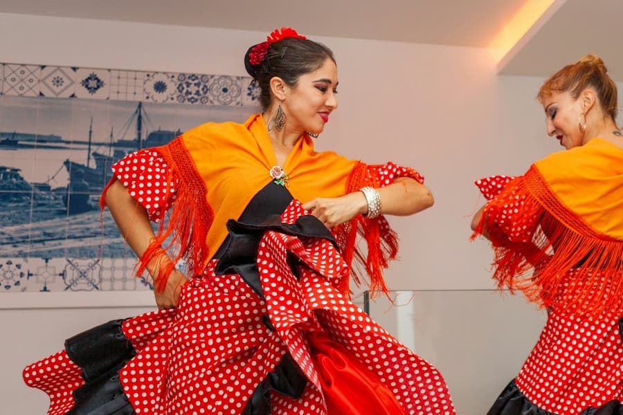 Portimão: Sevillian Dance Show + Tapas, at Algarbe Cervejaria - Marisqueria, Portimao