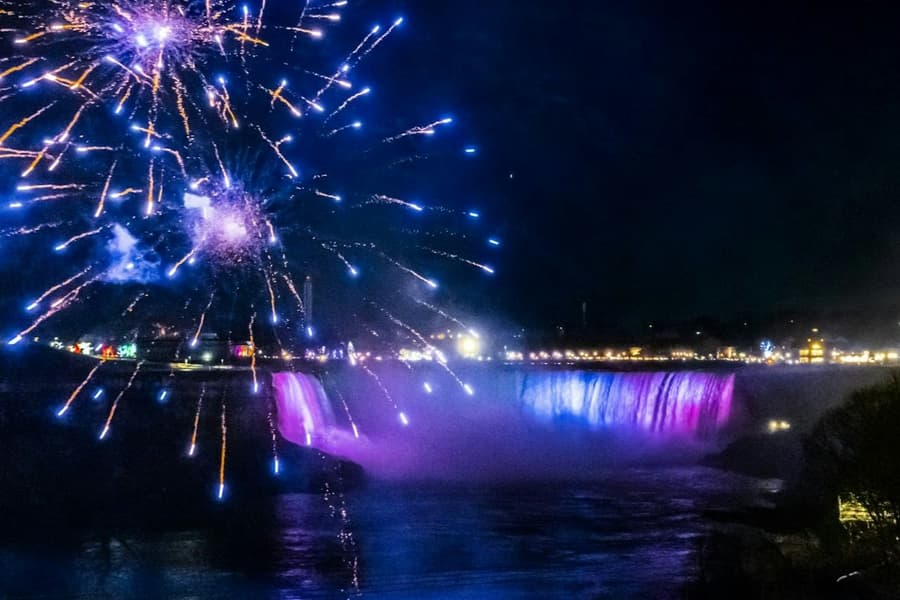 Niagara Falls (CA): Journey Behind the Falls + Guided Tour + Fireworks Cruise, Niagara Falls (CA)