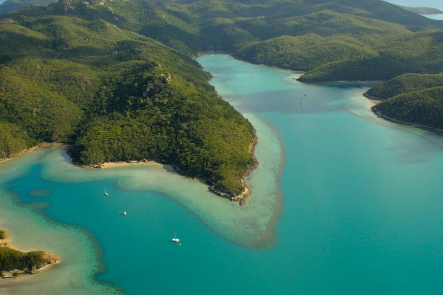 Hook Island: Sailing Tour from Airlie Beach + Snorkeling + Lunch tickets at Airlie Beach Cruises