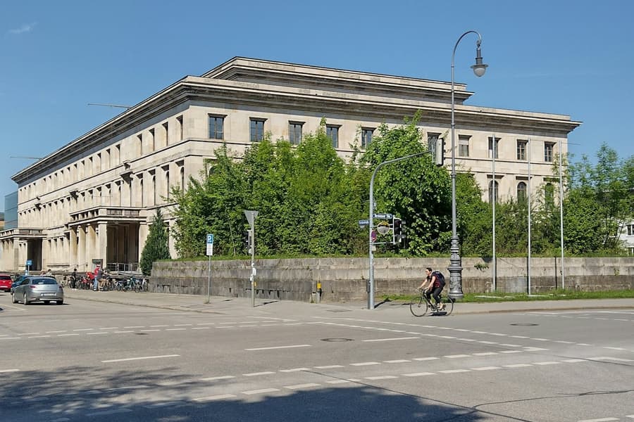 Third Reich: Art, Artists and Ideology behind the scenes, at Munich Walking Tours