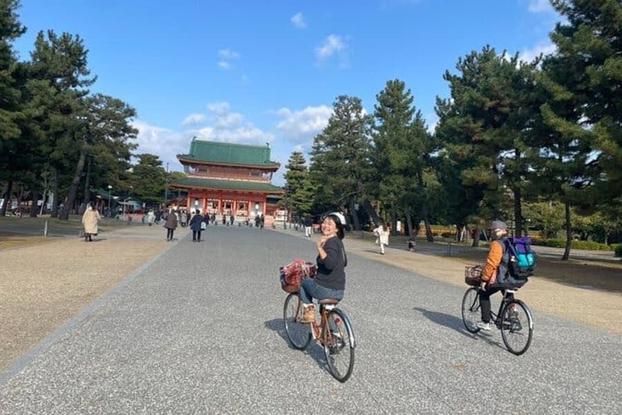 Kyoto Guided Bike Tour with Japanese Lunch and UNESCO Zen Temple Visits tickets at 南区東九条上殿田町４４−１