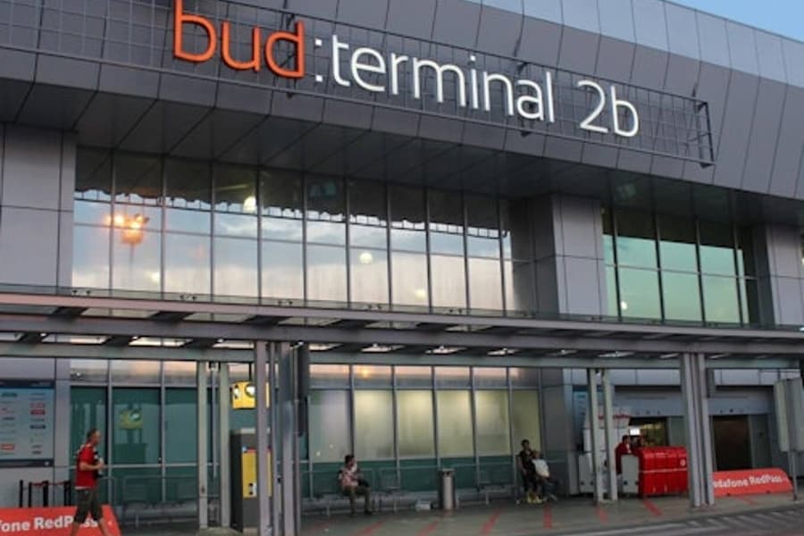 Budapest: Shared Transfer To/From Budapest Airport and City Center Hotels, at Budapest Airport Transfers, Budapest