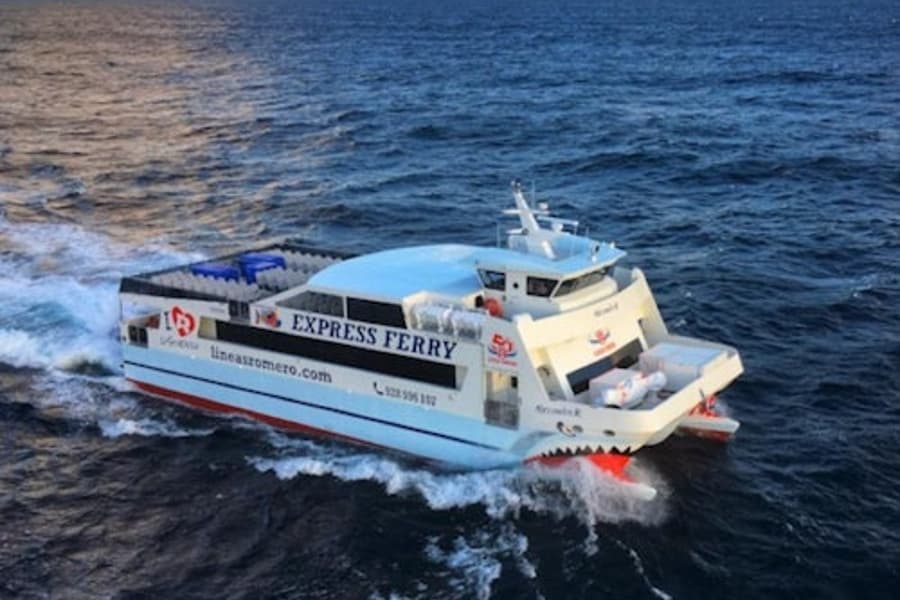 লা গ্রাচিওসা: ল্যানজারোট থেকে ফেরি, Lanzarote
