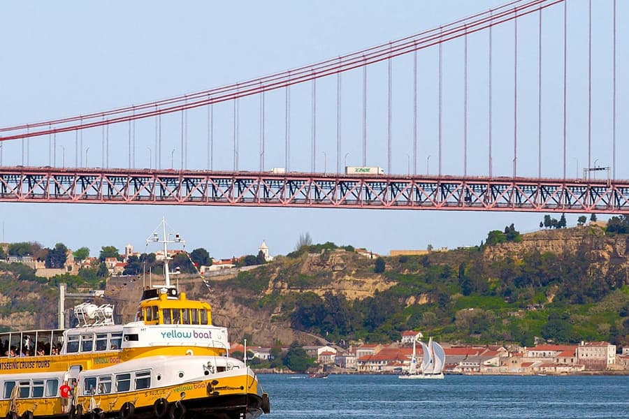 Lisbon: Hop-on Hop-off Boat Tour by Yellow Boat, at Lisbon Cruises