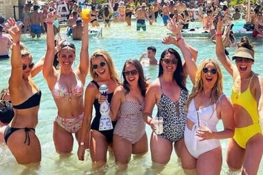Las Vegas: Pool Party Crawl by Party Bus with VIP Fast-Pass Entry tickets at Pub Crawls in Las Vegas