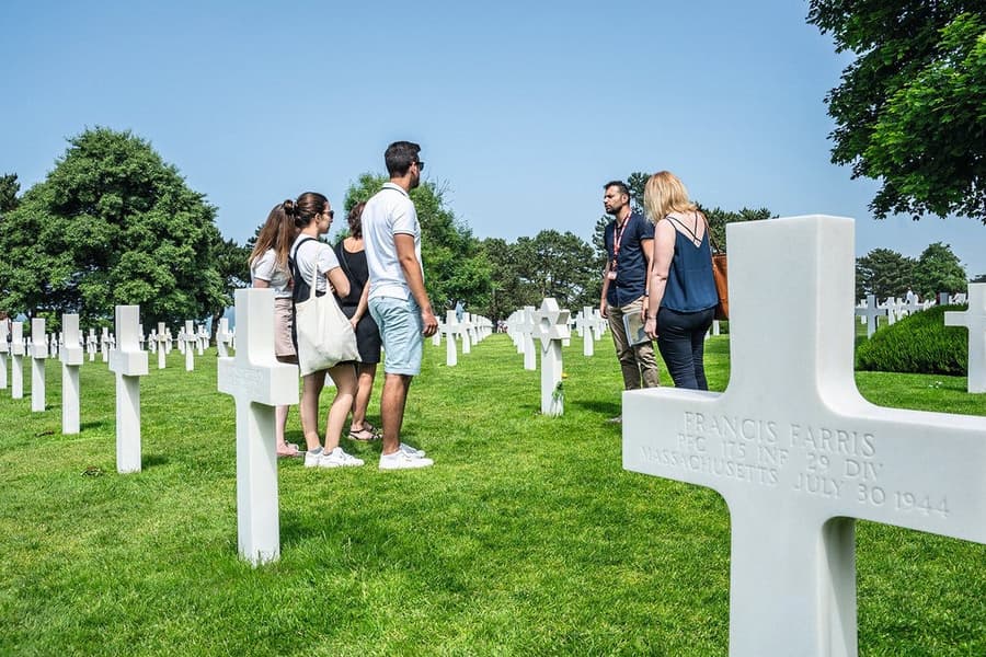From Caen: D-Day Beaches Half-Day Tour with Caen Memorial Museum Entry, at Esp. Général Eisenhower