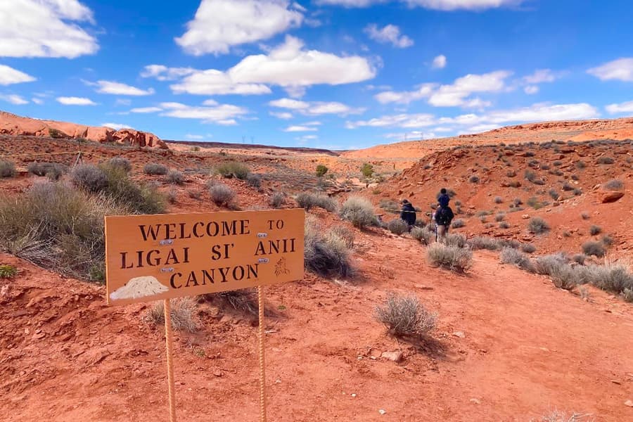 Tour della Valle dell'Antelope al Canyon Ligai Si Anii, at Antelope Valley Canyon Tours- Ligai Si' Anii, Page