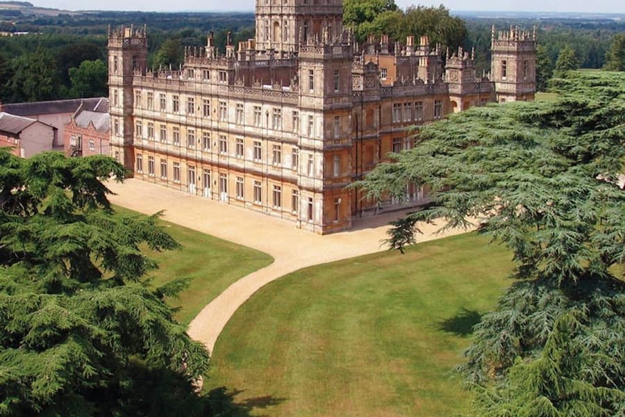 Bampton: Downton Abbey Filming Locations Guided Tour + Highclere Castle Entry, at Day Trips from London