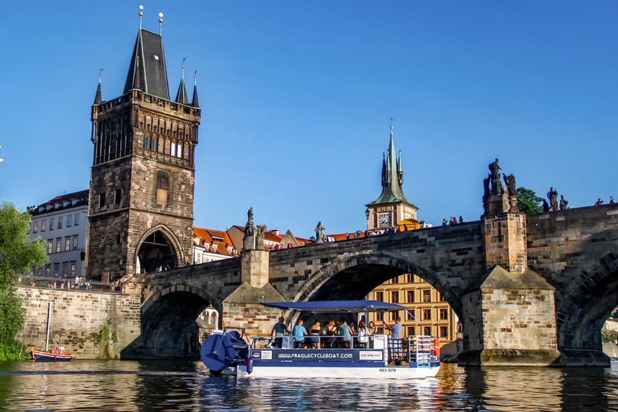 Tour en vaixell pel riu a Praga amb cervesa il·limitada, Prague