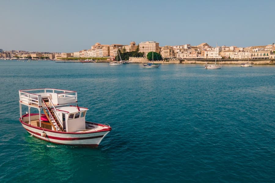 From Syracuse: Ortigia Island Boat Tour with Grotto Visit, Siracusa