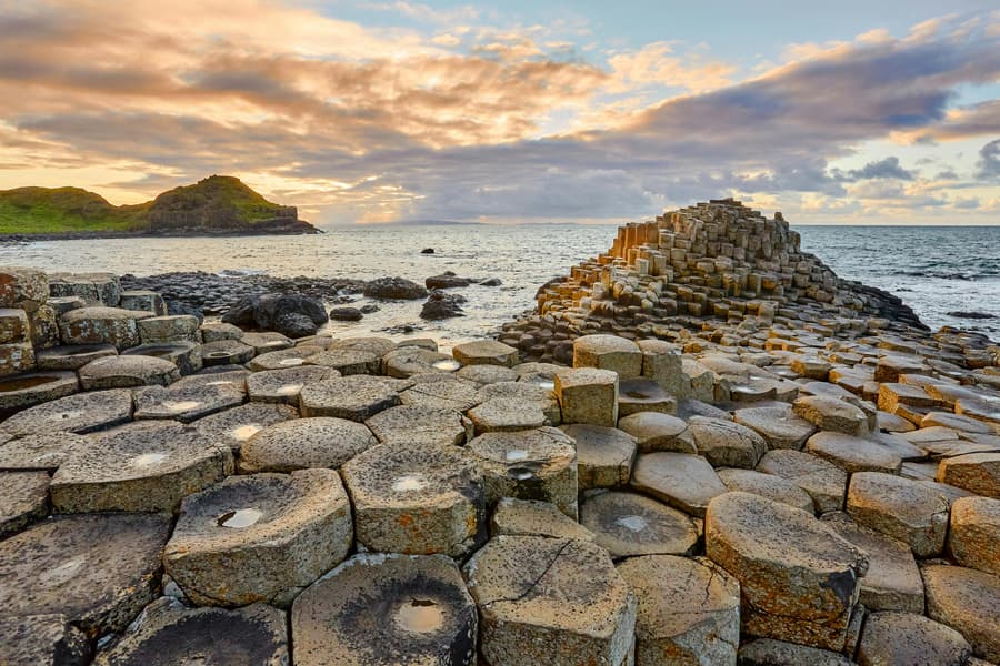 From Belfast: Giant’s Causeway, Dark Hedges & Dunluce Castle Full-Day Tour, Belfast
