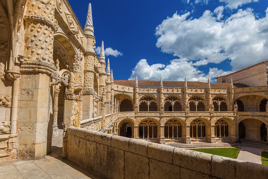Lisboa Card: Access to 50+ Attractions & Unlimited Public Transportation, Lisbon and Sintra