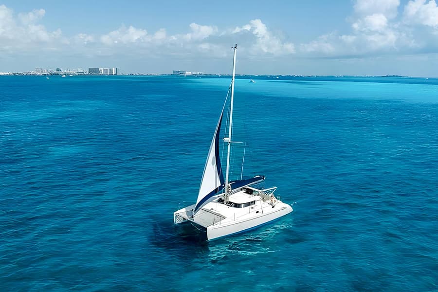 Private Isla Mujeres Catamaran Tour with Open Bar, Snorkelling and Buffet (10+ Guests), Cancun