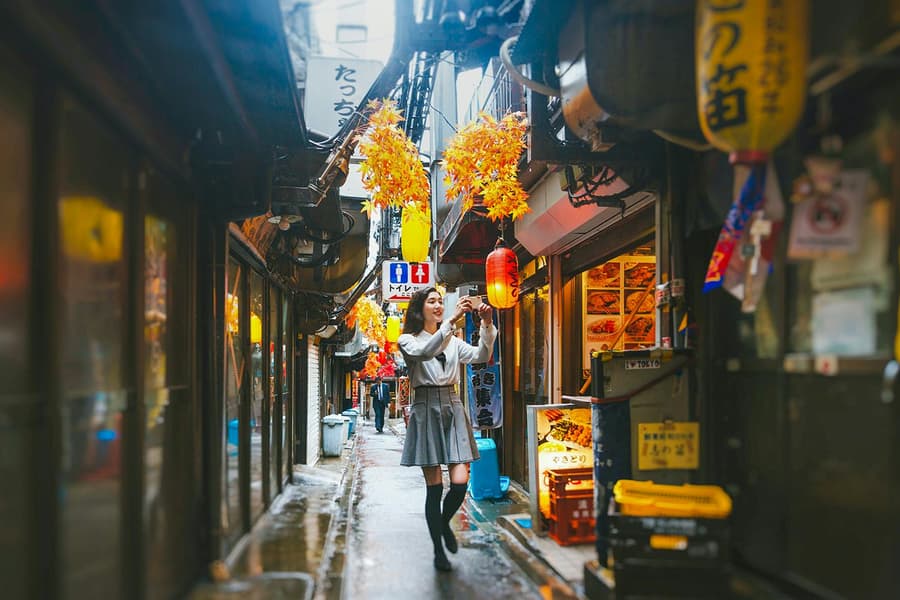 Tokyo Nightlife Tour with Bar Hopping, Golden Gai, and Izakaya Visit, Tokyo