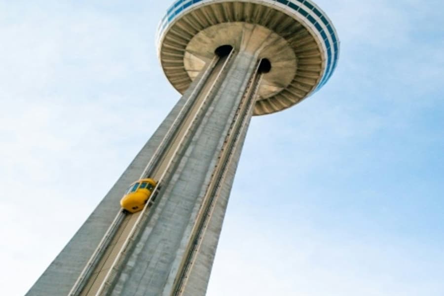 Niagara Falls: Guided Walking Tour + Skylon Tower + Journey Behind the Falls, Niagara Falls (CA)