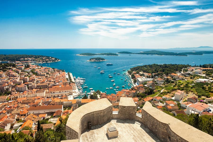 From Trogir: Hvar & 3 Islands Full-Day Boat Cruise with Lunch and Drinks, Trogir
