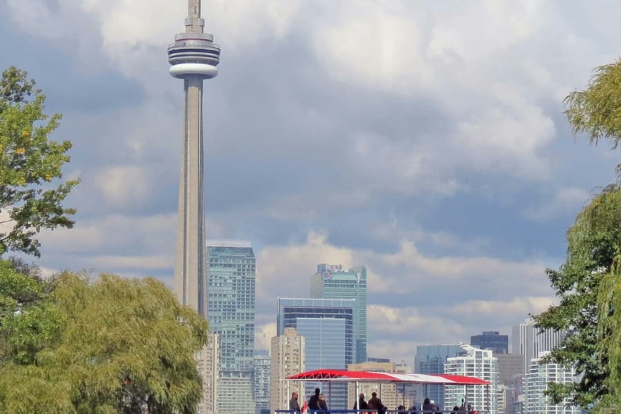 Toronto: Guided Harbour & Islands Cruise + Drink, Toronto