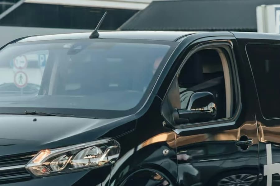 Lisbon: Transfer To/From Airport to Cascais, Sintra & Estoril, at Lisbon Airport Transfer