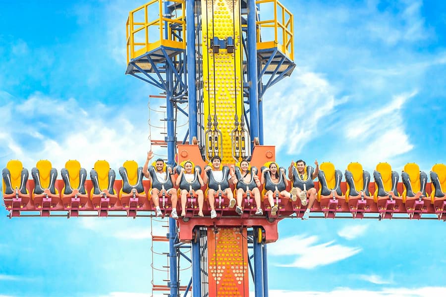 Half-Day VinWonders Pass with Round-Trip Vinpearl Cable Car Tickets, Nha Trang