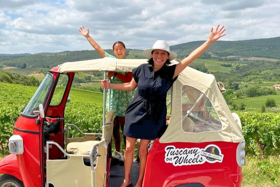 Tuscany: Private Guided Tuk Tuk Tour + Picnic + Olive Oil & Wine Tasting, at Driving Experience Tuscany, San Gimignano