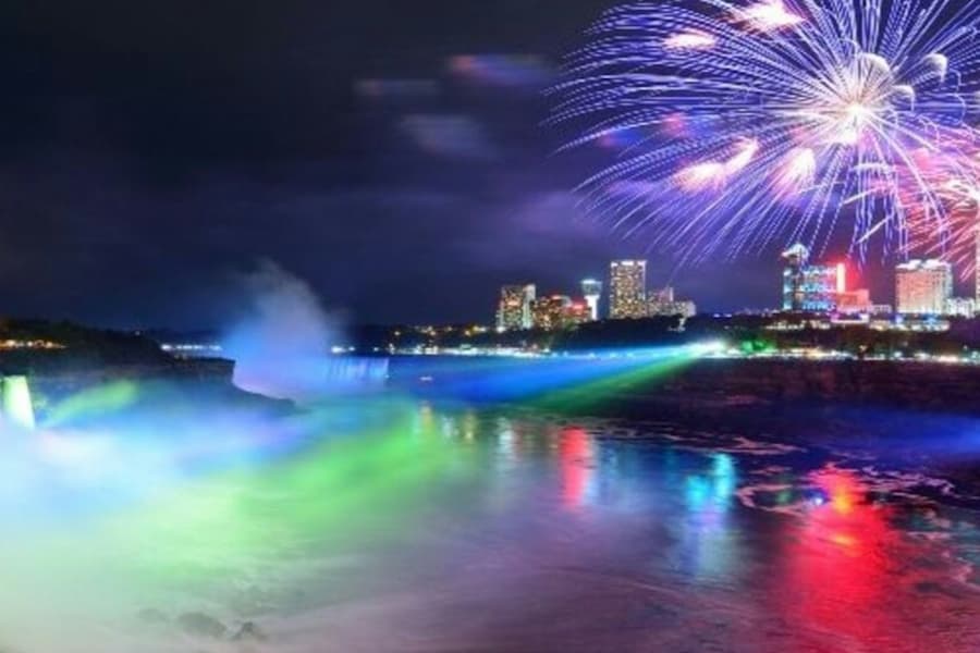 Niagara Falls: Evening Walking Tour with Fireworks Cruise and Dinner, Niagara Falls (CA)