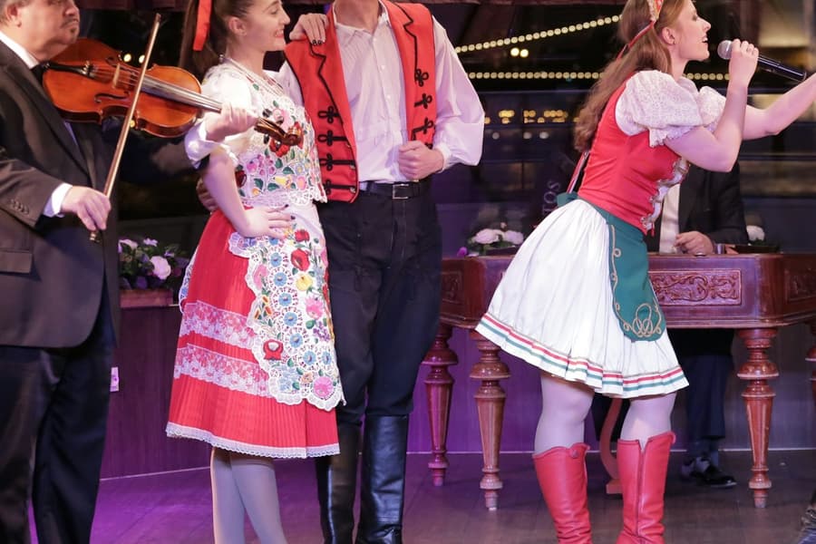 Budapest: Cocktail and Folklore Night Cruise, at Budapest Cruises