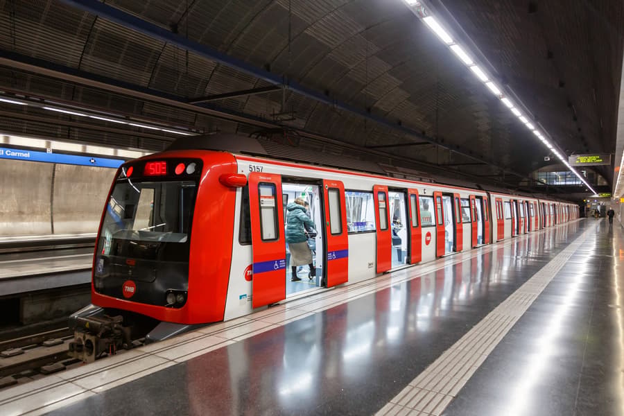 Hola Barcelona 5-Day Travel Card, at Barcelona, Spain