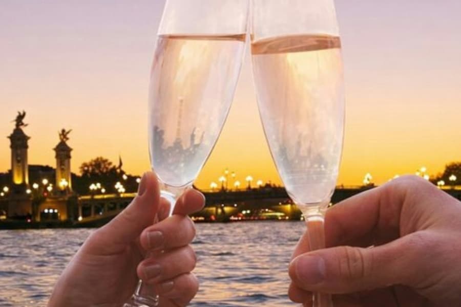 Seine River: Sunset Sightseeing Cruise + 1 Drink, Seine River Cruises