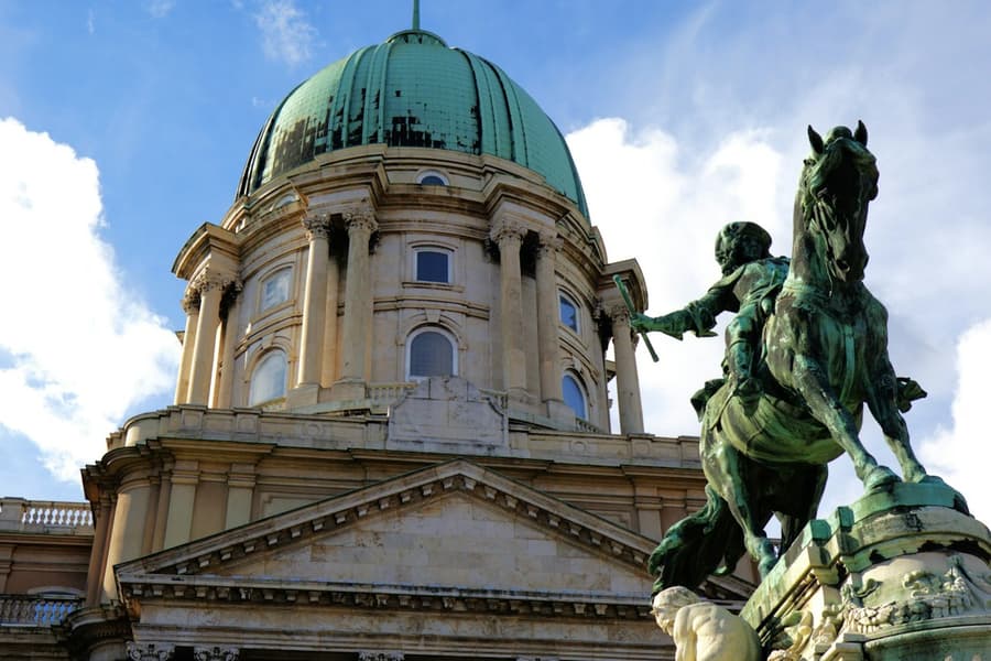 Budapest: Castle District Guided Tour + Sightseeing Bus Tour, at Budapest City Tours