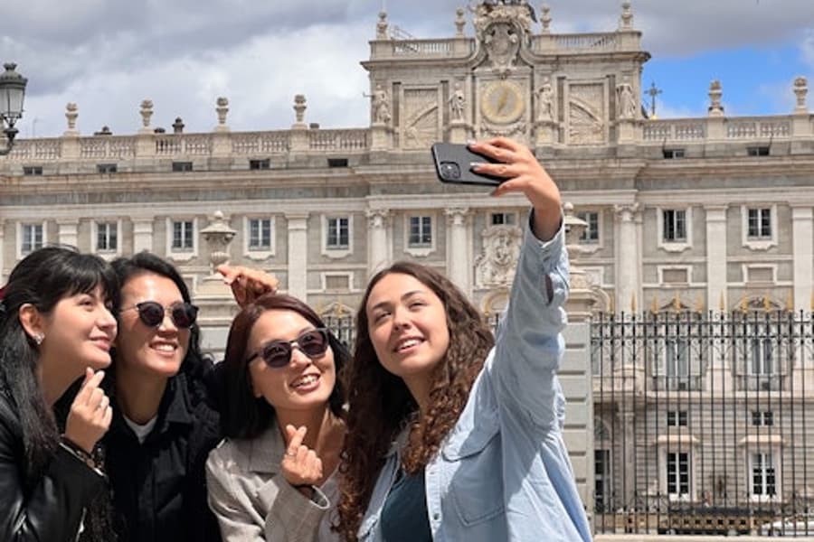 Madrid: Old Town Guided Tour + Royal Palace Fast Track Entry & Visit