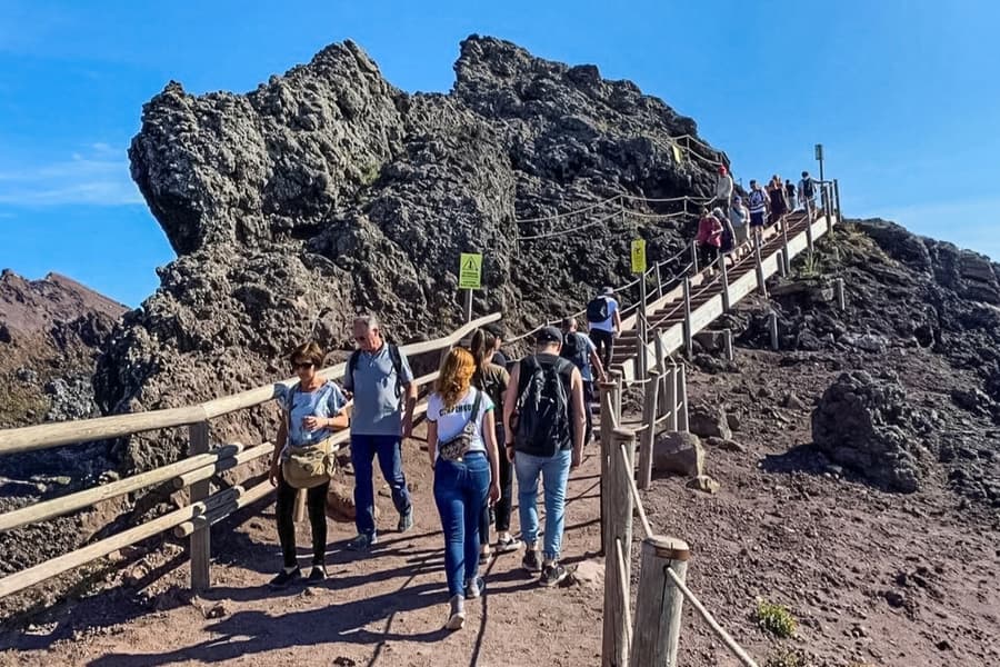 نیپلز سے: ماؤنٹ ویسوویئس کے داخلہ ٹکٹ بھرتی کے واپسی سفر کے ساتھ, at Naples, Pompeii and Naples