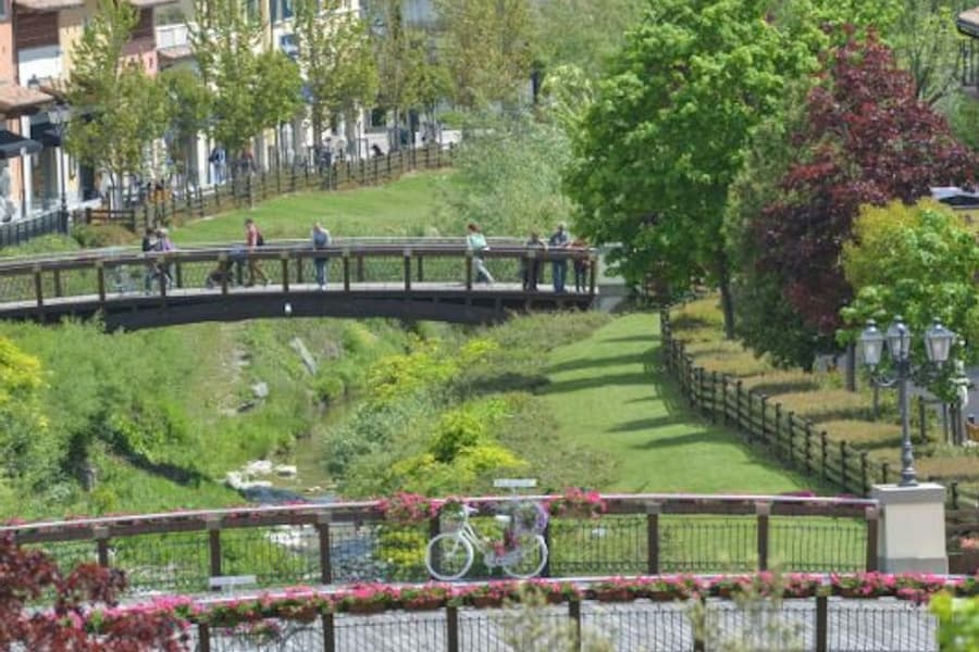 Barberino Outlet: Roundtrip from Florence, at Designer Outlet Shuttle Bus from Florence, Barberino di Mugello