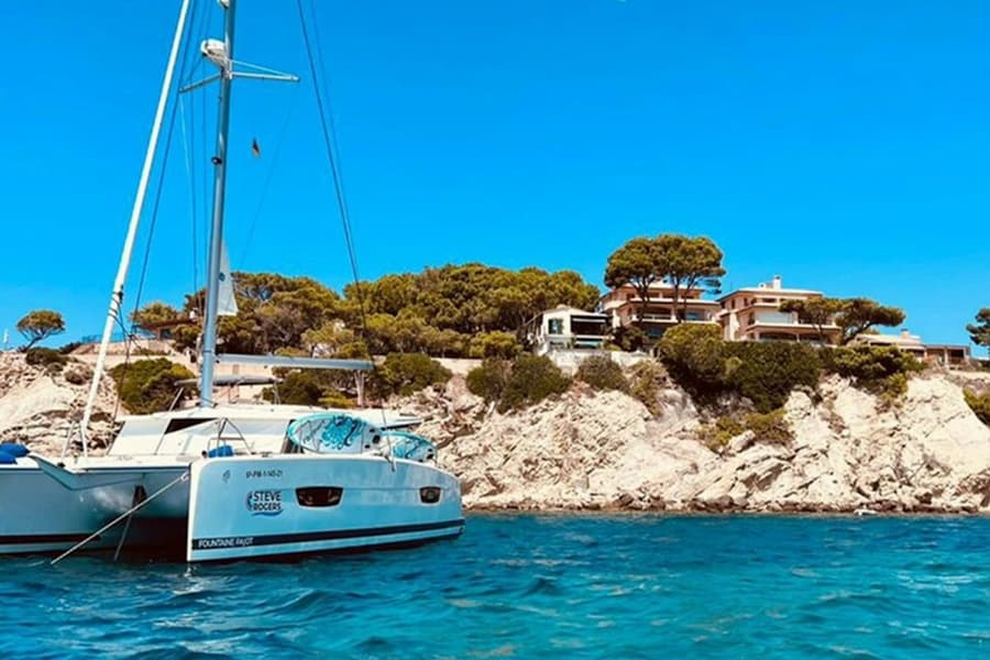 Palma de Mallorca: 4-Hour Luxury Catamaran Tour with Tapas & Lunch, Palma de Mallorca