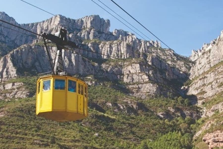 Tot Montserrat Card: Public Transport from Barcelona + Lunch tickets at Montserrat Day Trips from Barcelona