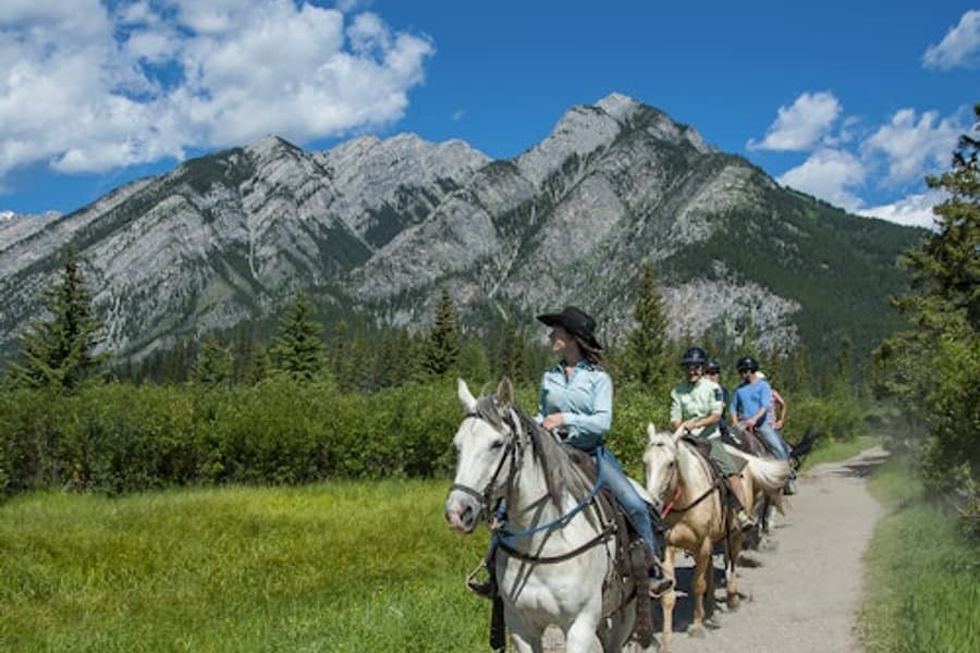 বানফ থেকে সানড্যান্স লুপ ট্রেইল রাইড, Banff
