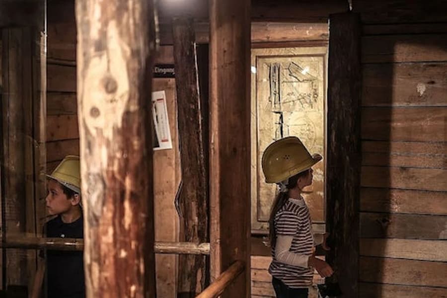 Rondleiding door het Mijnbouwmuseum, Bergbaumuseum Hall in Tirol, Noord-Tirol, at Bergbaumuseum Hall in Tirol, Hall In Tirol