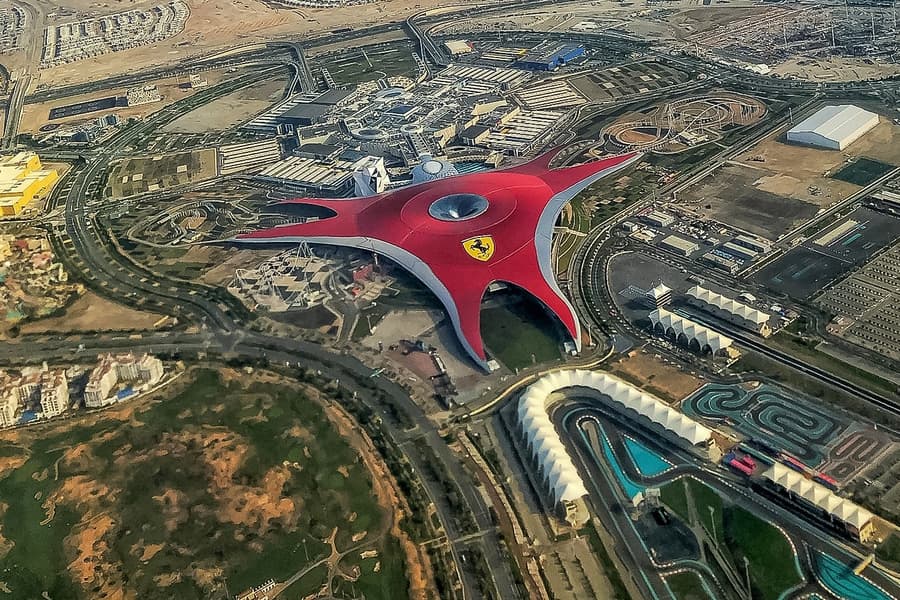 Fra Abu Dhabi: Halvdagstur med guide i Abu Dhabi med valgfri attraktion billet, Abu Dhabi