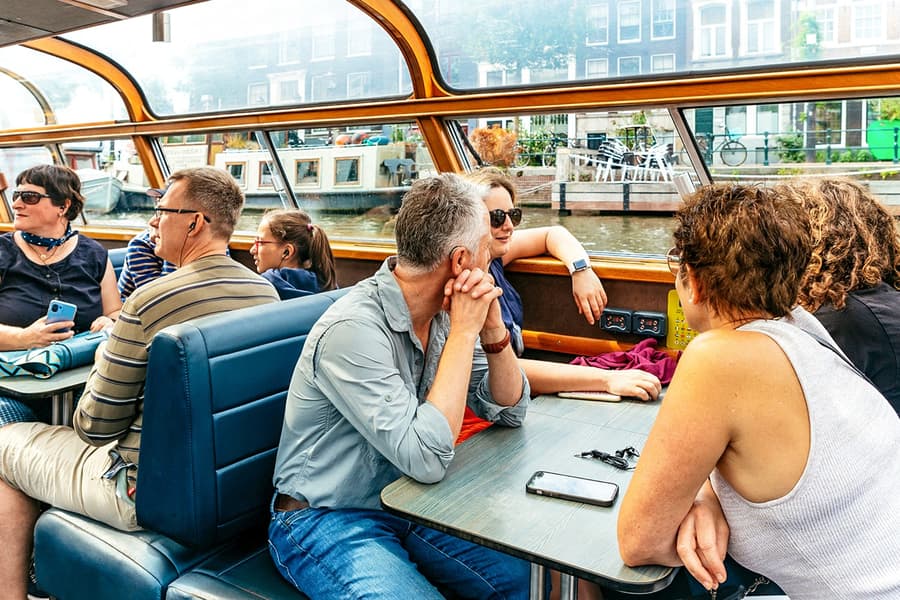 Amsterdam: 1-Hour Sightseeing Canal Cruise on Closed Heated Boat, Amsterdam