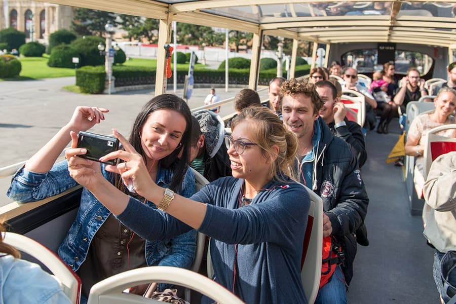 Yhdistelmä (Säästä 16%): Wienin Hop-on Hop-off -bussikierros + Liput suuriin maailmanpyörään, Vienna