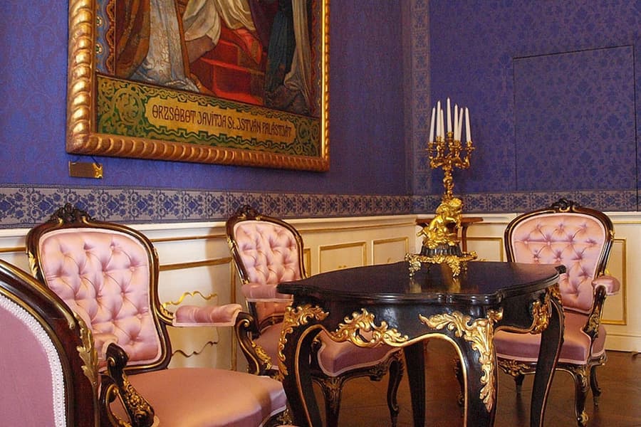 تور راهنما دار کاخ سلطنتی گودولو از بوداپست, at Gödöllő Royal Palace, Budapest