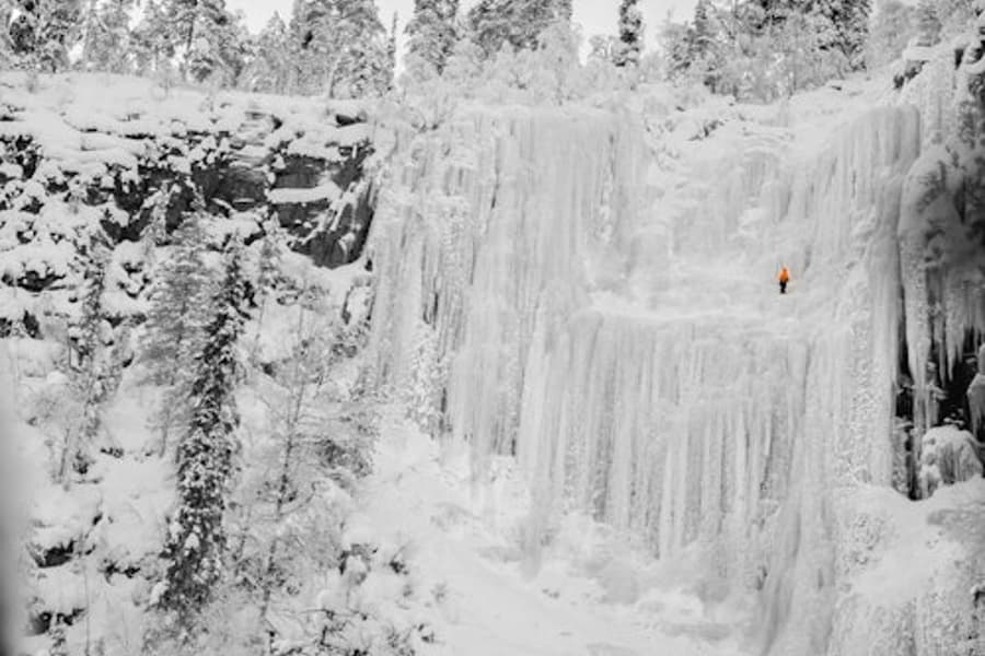 Korouoma Frozen Waterfalls: Guided Tour + Transfer from Rovaniemi, Rovaniemi