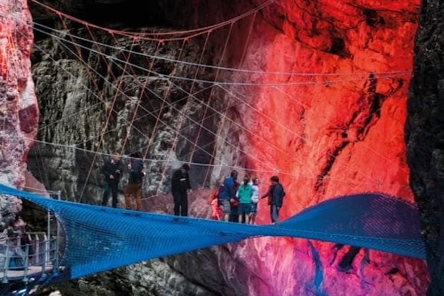 氷河キャニオンとクリスタル博物館, at Gletscherschlucht, Grindelwald